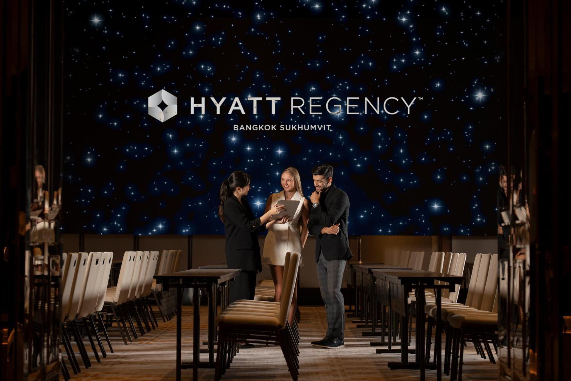 Hyatt Regency Bangkok Sukhumvit Hotel Екстериор снимка